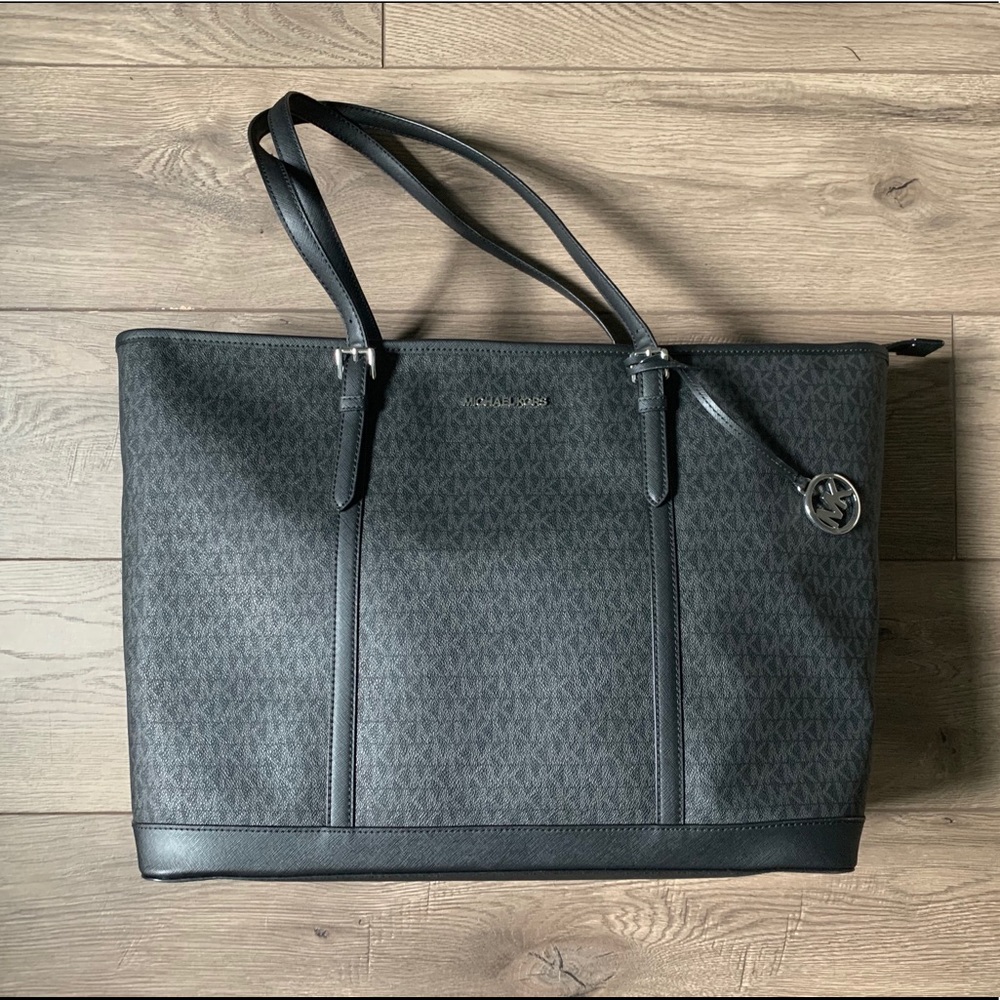 Micheal Kors jet set travel bag